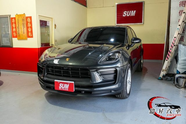 低里程，小改款G3，全景天窗、360環景、金屬火山灰、14向電動椅，選配30萬  第1張相片