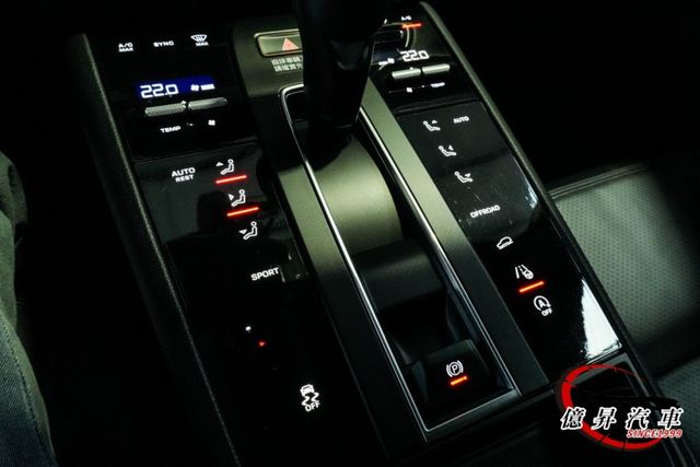 低里程，小改款G3，全景天窗、360環景、金屬火山灰、14向電動椅，選配30萬  第12張相片