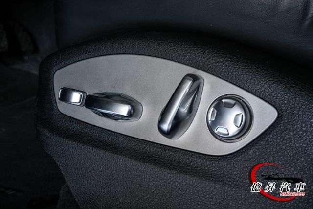 低里程，小改款G3，全景天窗、360環景、金屬火山灰、14向電動椅，選配30萬  第13張相片