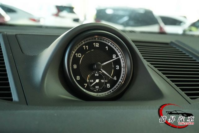 低里程，小改款G3，全景天窗、360環景、金屬火山灰、14向電動椅，選配30萬  第15張相片