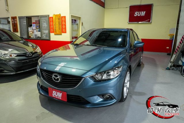 雙區恆溫、駕駛座電動/記憶座椅、車道變換輔助系統，日系旗艦房車，輕鬆入手  第1張相片