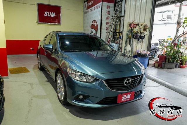 雙區恆溫、駕駛座電動/記憶座椅、車道變換輔助系統，日系旗艦房車，輕鬆入手  第2張相片