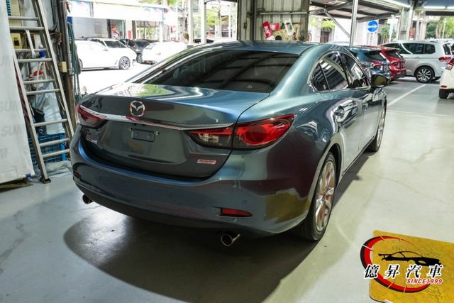 雙區恆溫、駕駛座電動/記憶座椅、車道變換輔助系統，日系旗艦房車，輕鬆入手  第4張相片