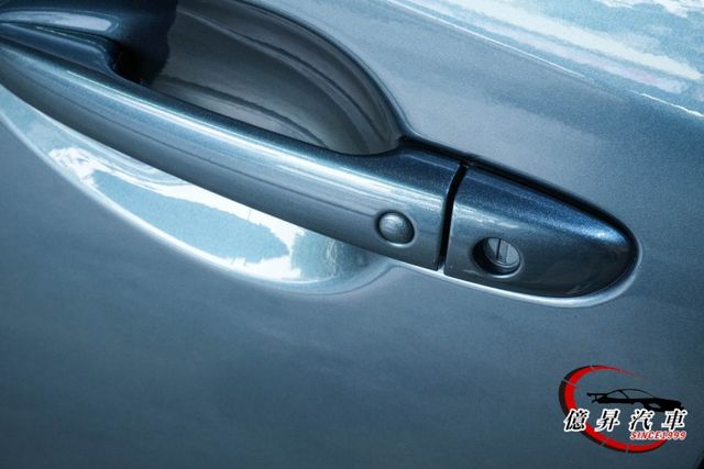 雙區恆溫、駕駛座電動/記憶座椅、車道變換輔助系統，日系旗艦房車，輕鬆入手  第7張相片