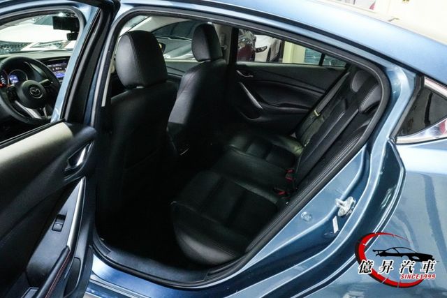 雙區恆溫、駕駛座電動/記憶座椅、車道變換輔助系統，日系旗艦房車，輕鬆入手  第10張相片