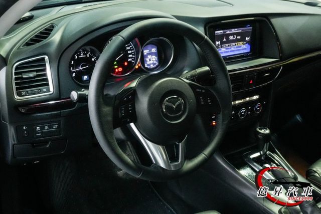 雙區恆溫、駕駛座電動/記憶座椅、車道變換輔助系統，日系旗艦房車，輕鬆入手  第11張相片