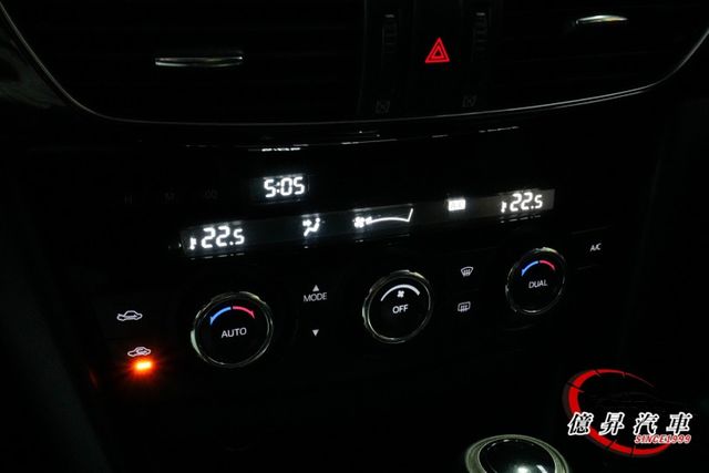 雙區恆溫、駕駛座電動/記憶座椅、車道變換輔助系統，日系旗艦房車，輕鬆入手  第16張相片