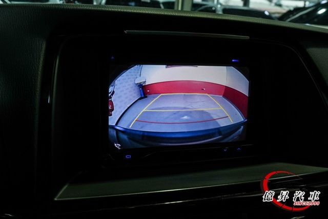 雙區恆溫、駕駛座電動/記憶座椅、車道變換輔助系統，日系旗艦房車，輕鬆入手  第17張相片