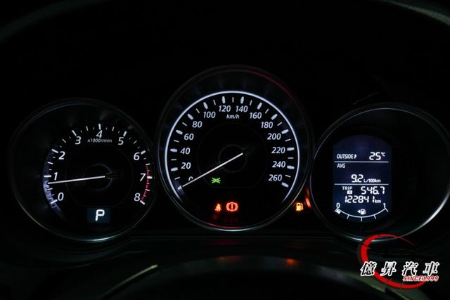 雙區恆溫、駕駛座電動/記憶座椅、車道變換輔助系統，日系旗艦房車，輕鬆入手  第19張相片