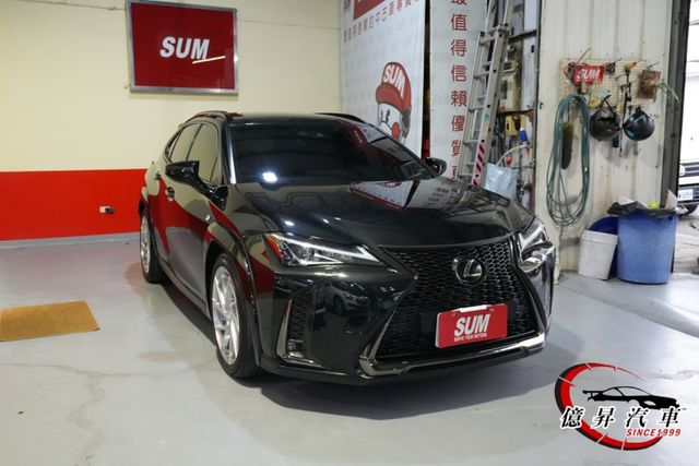 稀有F-SPORT版本，鐵枝標牌，專屬外觀空力套件、跑車化座椅、F版本方向盤  第2張相片