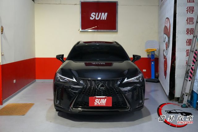 稀有F-SPORT版本，鐵枝標牌，專屬外觀空力套件、跑車化座椅、F版本方向盤  第3張相片