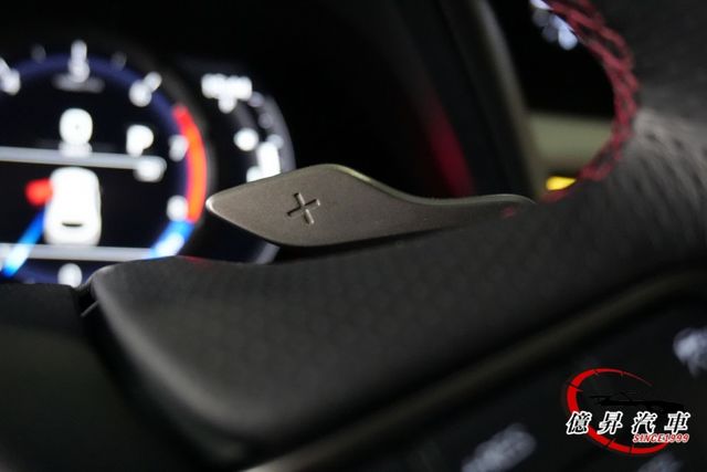 稀有F-SPORT版本，鐵枝標牌，專屬外觀空力套件、跑車化座椅、F版本方向盤  第11張相片