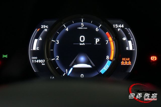 稀有F-SPORT版本，鐵枝標牌，專屬外觀空力套件、跑車化座椅、F版本方向盤  第17張相片