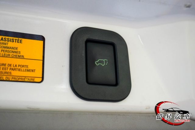 SE運動版，雙電動滑門、盲點偵測，具運動感與家庭實用兼具的MPV  第7張相片