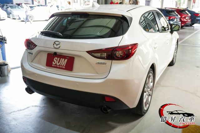 五門頂級型，外型流線動感、內裝簡約質感，油耗表現優異、養車輕鬆  第6張相片