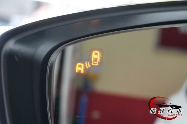 五門頂級型，外型流線動感、內裝簡約質感，油耗表現優異、養車輕鬆  第8張相片