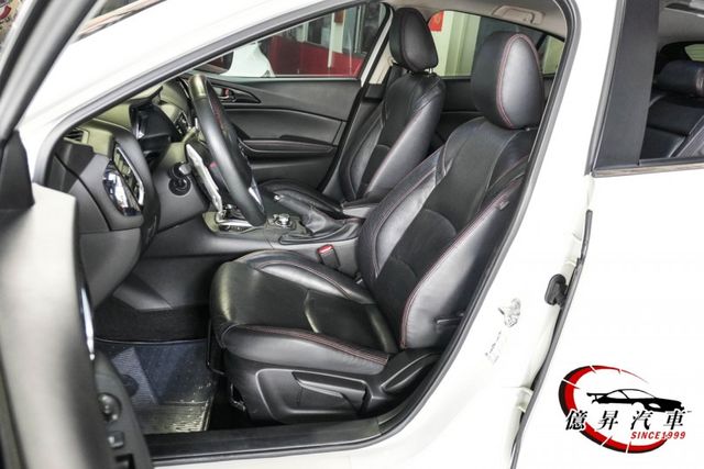 五門頂級型，外型流線動感、內裝簡約質感，油耗表現優異、養車輕鬆  第9張相片