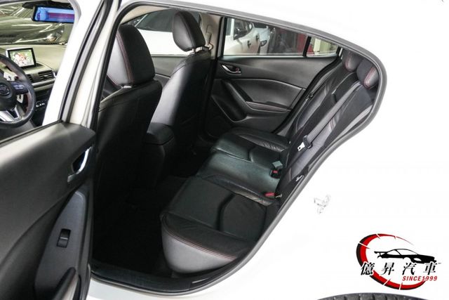 五門頂級型，外型流線動感、內裝簡約質感，油耗表現優異、養車輕鬆  第10張相片