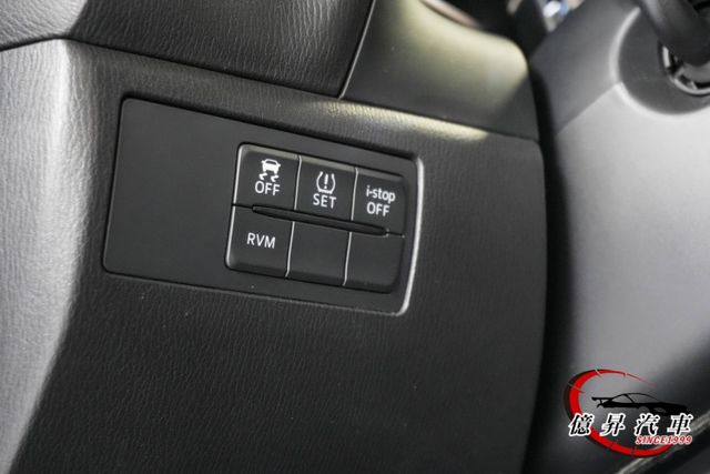 五門頂級型，外型流線動感、內裝簡約質感，油耗表現優異、養車輕鬆  第14張相片