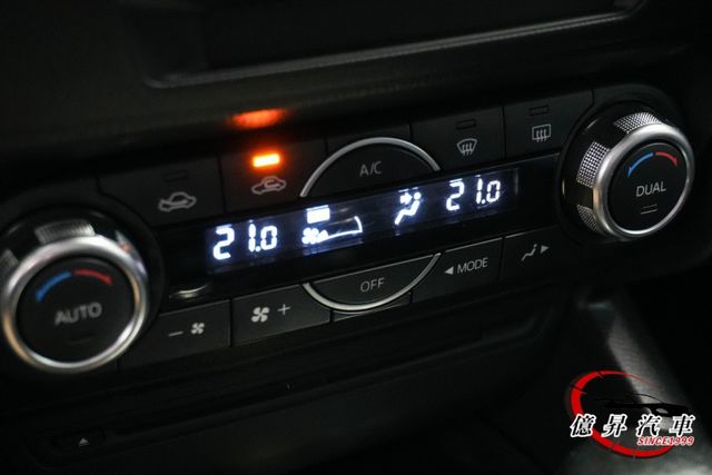 五門頂級型，外型流線動感、內裝簡約質感，油耗表現優異、養車輕鬆  第15張相片