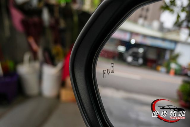 Keyless、恆溫空調、ACC跟車、盲點偵測，大電池保固8年16萬公里  第7張相片