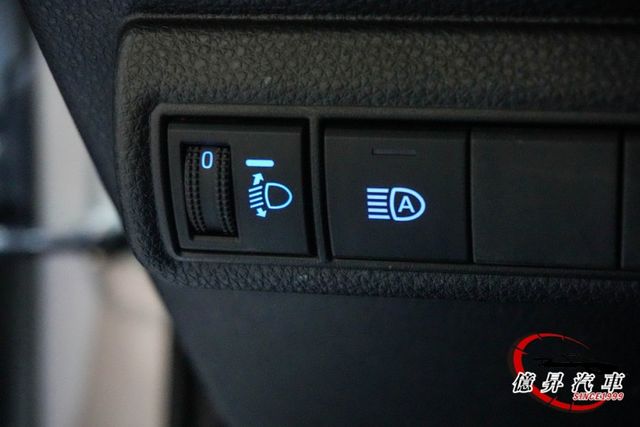Keyless、恆溫空調、ACC跟車、盲點偵測，大電池保固8年16萬公里  第12張相片