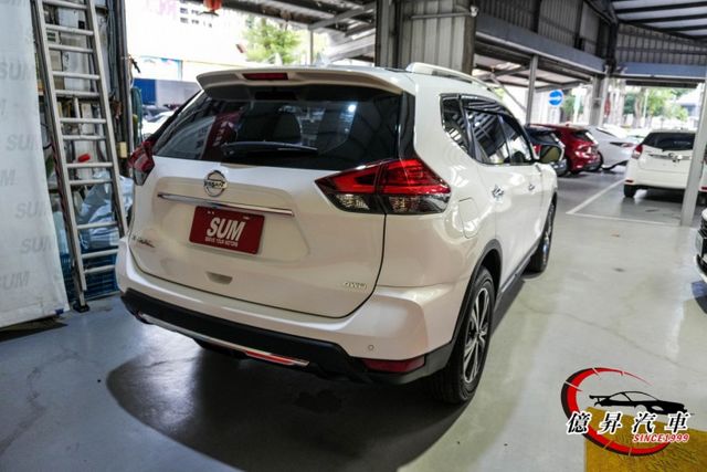 四輪驅動、全景天窗、360度環景、Keyless、電動尾門，車室空間寬敞舒適  第5張相片