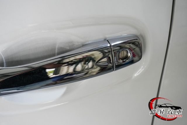 四輪驅動、全景天窗、360度環景、Keyless、電動尾門，車室空間寬敞舒適  第7張相片