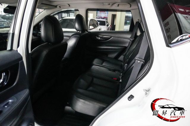 四輪驅動、全景天窗、360度環景、Keyless、電動尾門，車室空間寬敞舒適  第10張相片