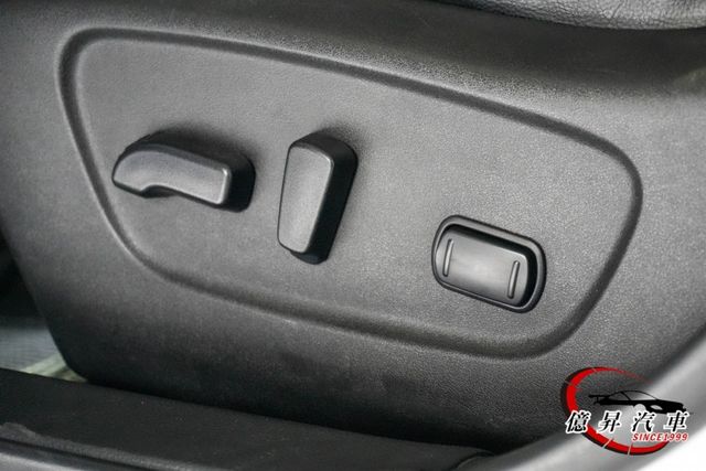 四輪驅動、全景天窗、360度環景、Keyless、電動尾門，車室空間寬敞舒適  第14張相片