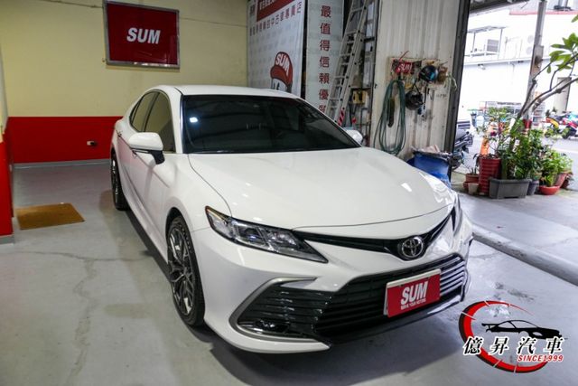 原廠保養，改裝鋁圈，日本原裝進口，電動椅、盲點偵測、ACC跟車，帥氣有型質感房車  第2張相片