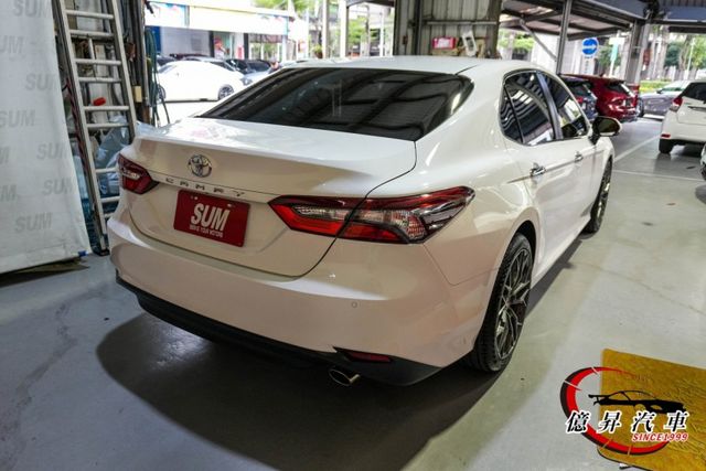 原廠保養，改裝鋁圈，日本原裝進口，電動椅、盲點偵測、ACC跟車，帥氣有型質感房車  第6張相片