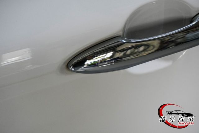 原廠保養，改裝鋁圈，日本原裝進口，電動椅、盲點偵測、ACC跟車，帥氣有型質感房車  第7張相片