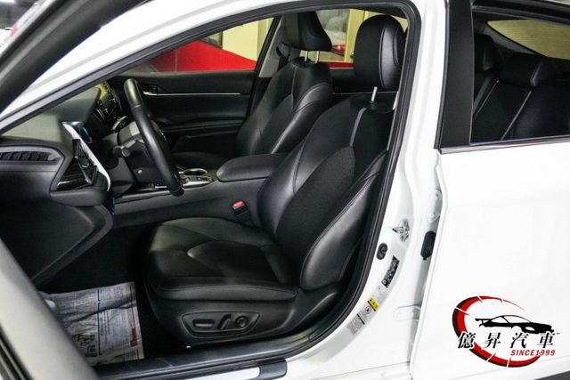原廠保養，改裝鋁圈，日本原裝進口，電動椅、盲點偵測、ACC跟車，帥氣有型質感房車  第10張相片