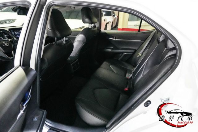 原廠保養，改裝鋁圈，日本原裝進口，電動椅、盲點偵測、ACC跟車，帥氣有型質感房車  第11張相片