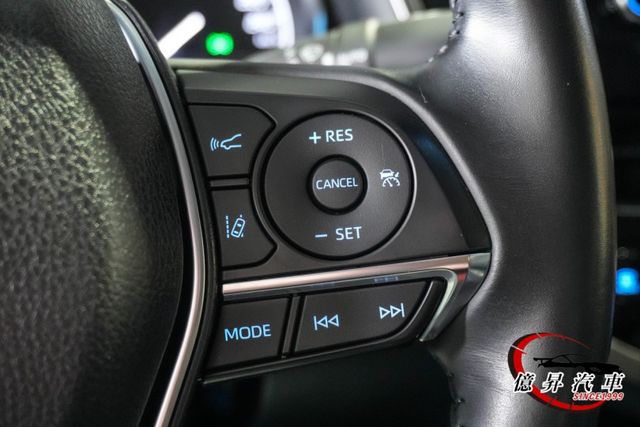 原廠保養，改裝鋁圈，日本原裝進口，電動椅、盲點偵測、ACC跟車，帥氣有型質感房車  第13張相片