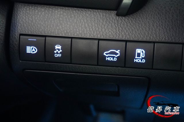 原廠保養，改裝鋁圈，日本原裝進口，電動椅、盲點偵測、ACC跟車，帥氣有型質感房車  第15張相片