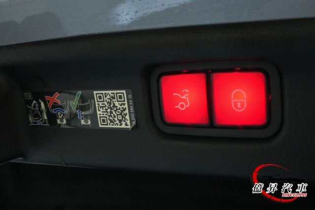 總代理，僅跑2.5萬公里，夜色套件、360度環景、AMG套件、23P跟車，新款W206  第7張相片