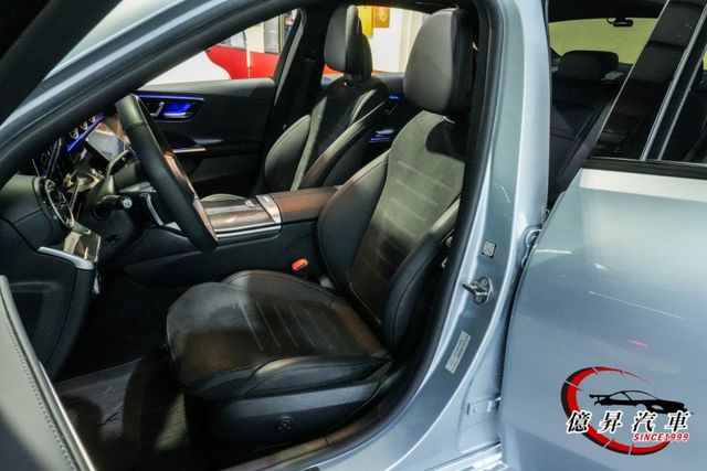 總代理，僅跑2.5萬公里，夜色套件、360度環景、AMG套件、23P跟車，新款W206  第9張相片