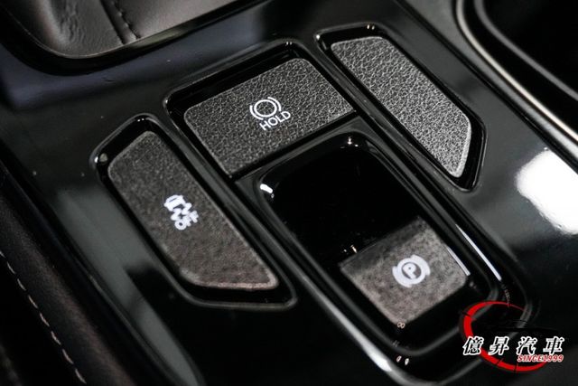 360環景、ACC、車道置中、AEB，LSS 3.0，豪華特仕版，新車價196萬  第13張相片