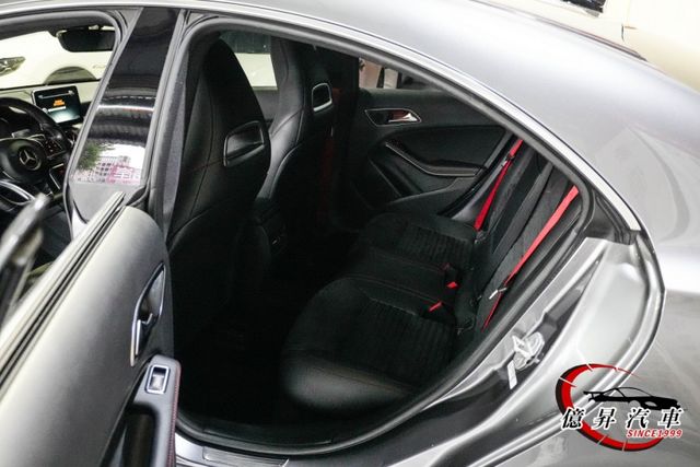Keyless、AMG套件、盲點偵測、H/K音響、全景天窗，極致跑格轎跑  第10張相片