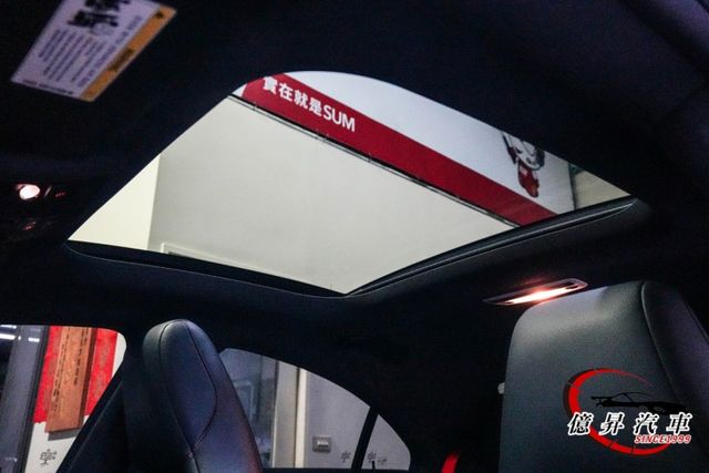 Keyless、AMG套件、盲點偵測、H/K音響、全景天窗，極致跑格轎跑  第15張相片