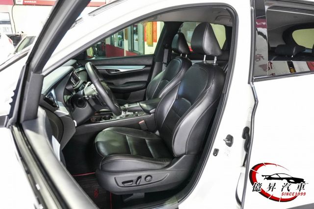 QX50風尚版，僅跑5.9萬公里，ACC跟車、360度環景、抬頭顯示器、電動尾門  第9張相片