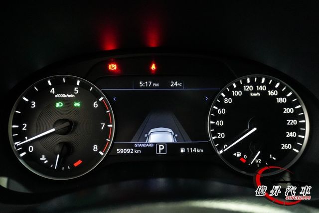 QX50風尚版，僅跑5.9萬公里，ACC跟車、360度環景、抬頭顯示器、電動尾門  第20張相片