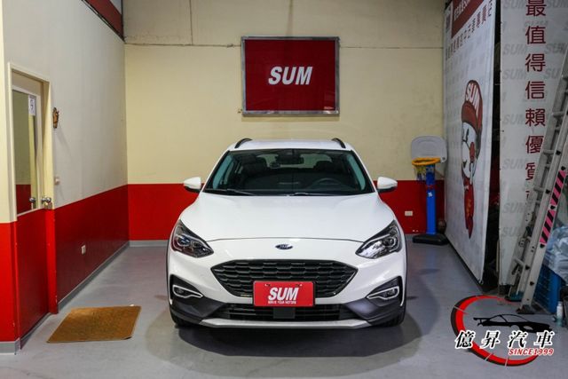 僅跑6.1萬公里，駕駛座電動椅、HUD抬頭顯示器、B&O音響、ACC跟車，大空間跨界掀背  第3張相片