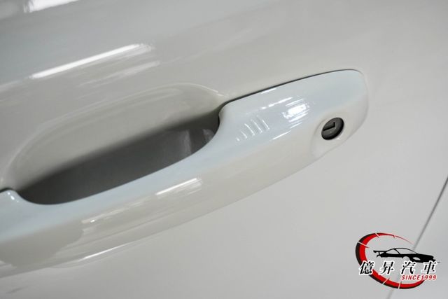 僅跑6.1萬公里，駕駛座電動椅、HUD抬頭顯示器、B&O音響、ACC跟車，大空間跨界掀背  第7張相片