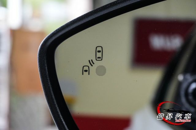 僅跑6.1萬公里，駕駛座電動椅、HUD抬頭顯示器、B&O音響、ACC跟車，大空間跨界掀背  第8張相片