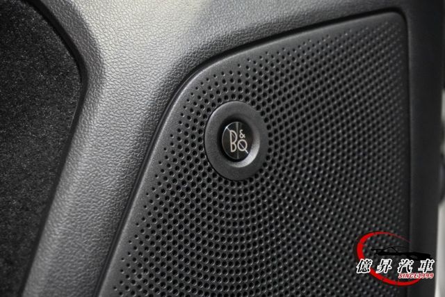 僅跑6.1萬公里，駕駛座電動椅、HUD抬頭顯示器、B&O音響、ACC跟車，大空間跨界掀背  第14張相片