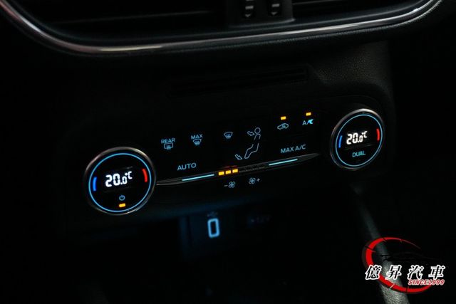 僅跑6.1萬公里，駕駛座電動椅、HUD抬頭顯示器、B&O音響、ACC跟車，大空間跨界掀背  第15張相片