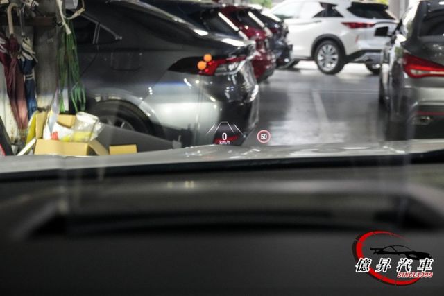 僅跑6.1萬公里，駕駛座電動椅、HUD抬頭顯示器、B&O音響、ACC跟車，大空間跨界掀背  第16張相片